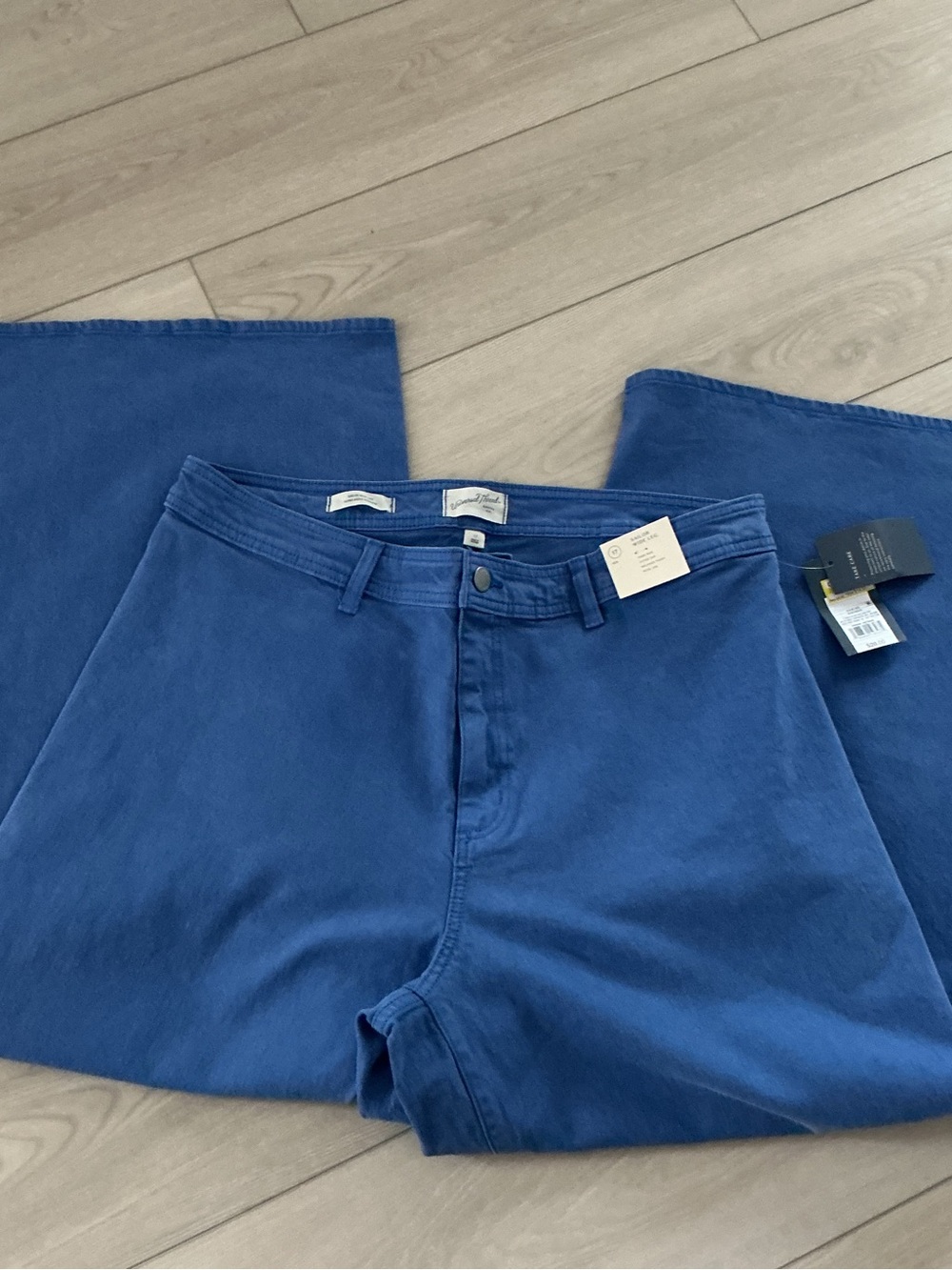 Universal Thread Wide Leg Flare Jeans in Deep Blue